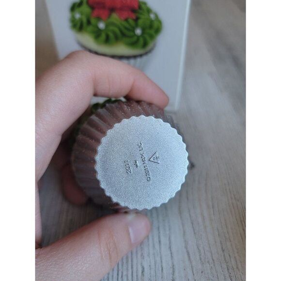 Hallmark 2011 simply irresistible! Christmas cupcakes ornament Xmas - Picture 6 of 6